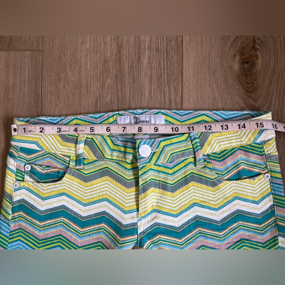 Green Retro Chevron Jean Shorts EUC - Picture 4 of 7